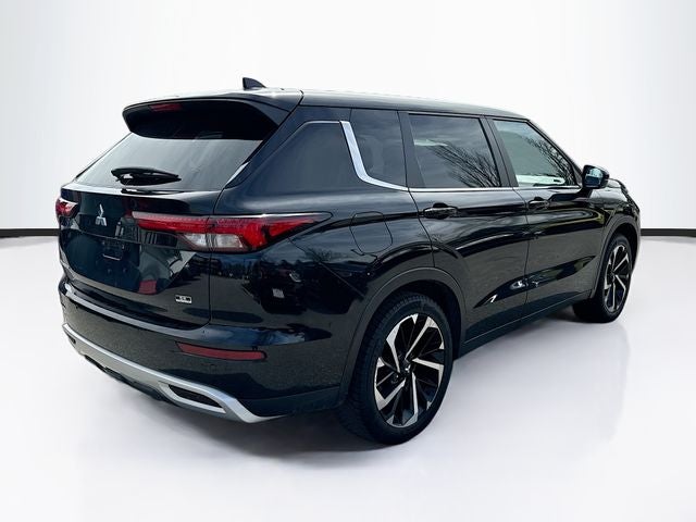 2022 Mitsubishi Outlander Base
