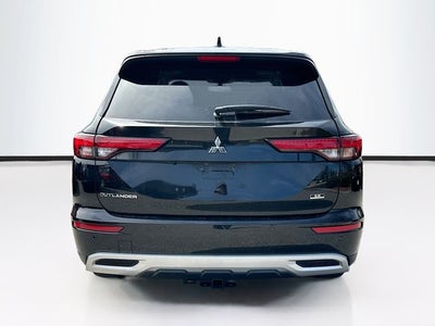 2022 Mitsubishi Outlander Base