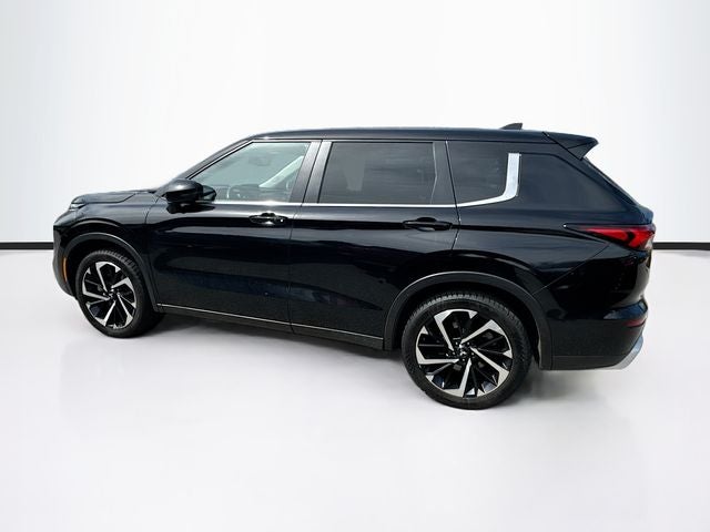 2022 Mitsubishi Outlander Base