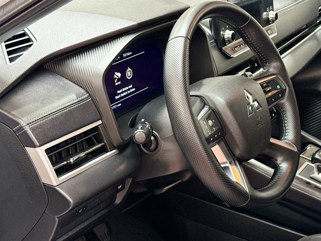 2023 Mitsubishi Outlander Base