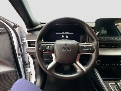 2023 Mitsubishi Outlander Base