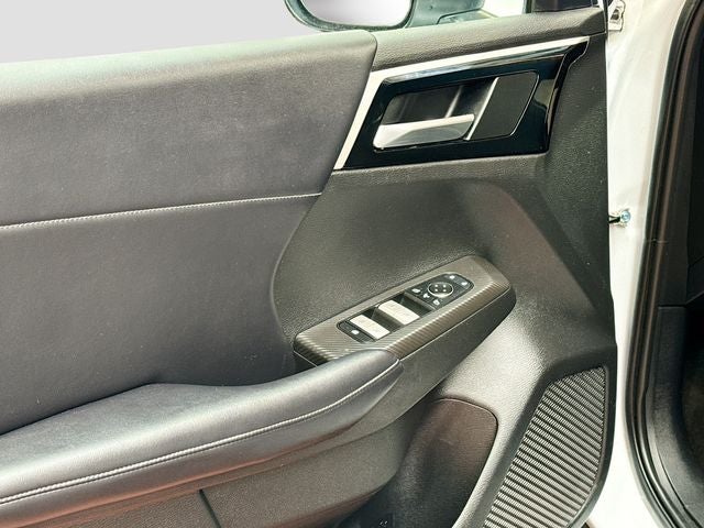 2023 Mitsubishi Outlander Base