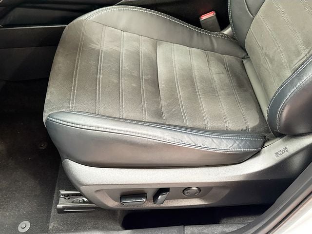 2023 Mitsubishi Outlander Base