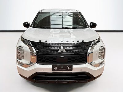 2023 Mitsubishi Outlander Base