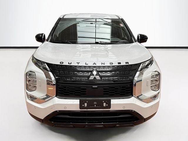 2023 Mitsubishi Outlander Base