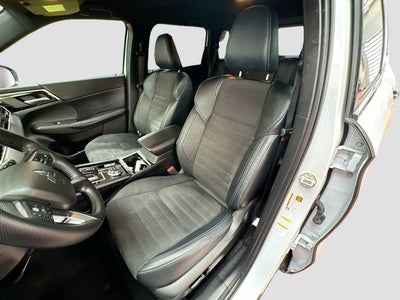 2023 Mitsubishi Outlander Base