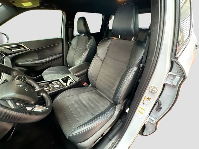 2023 Mitsubishi Outlander Base