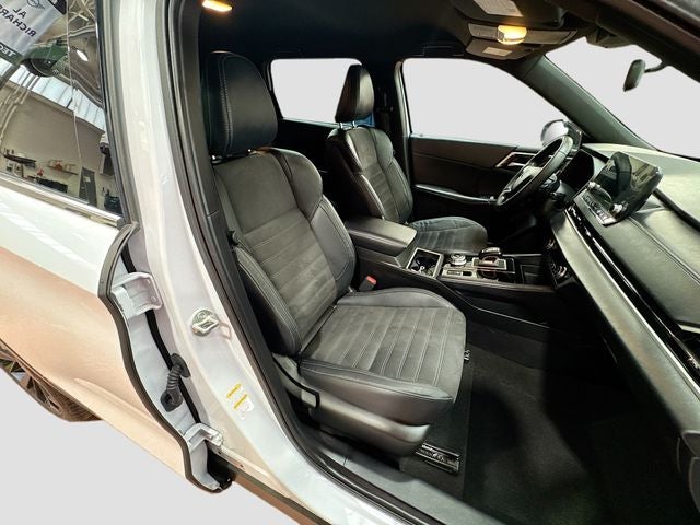 2023 Mitsubishi Outlander Base