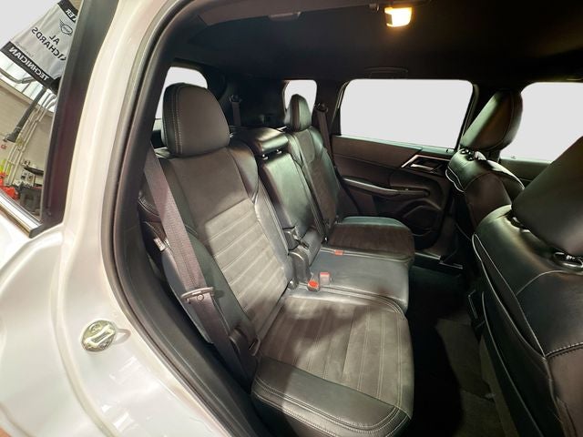 2023 Mitsubishi Outlander Base