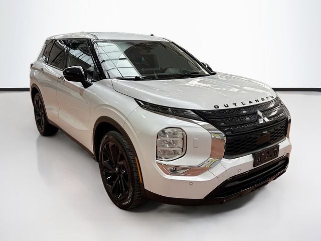 2023 Mitsubishi Outlander Base