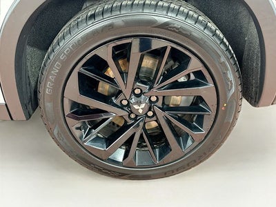 2023 Mitsubishi Outlander Base