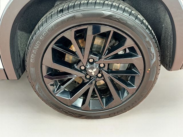 2023 Mitsubishi Outlander Base