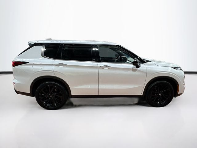 2023 Mitsubishi Outlander Base