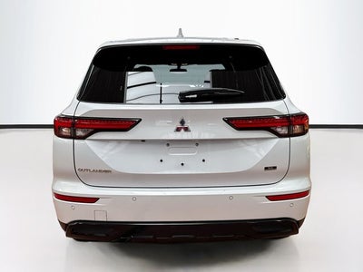 2023 Mitsubishi Outlander Base
