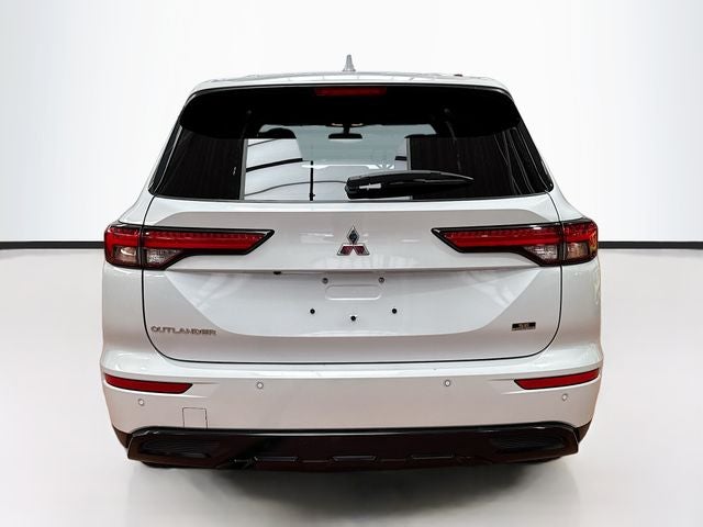 2023 Mitsubishi Outlander Base