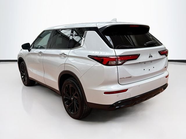 2023 Mitsubishi Outlander Base