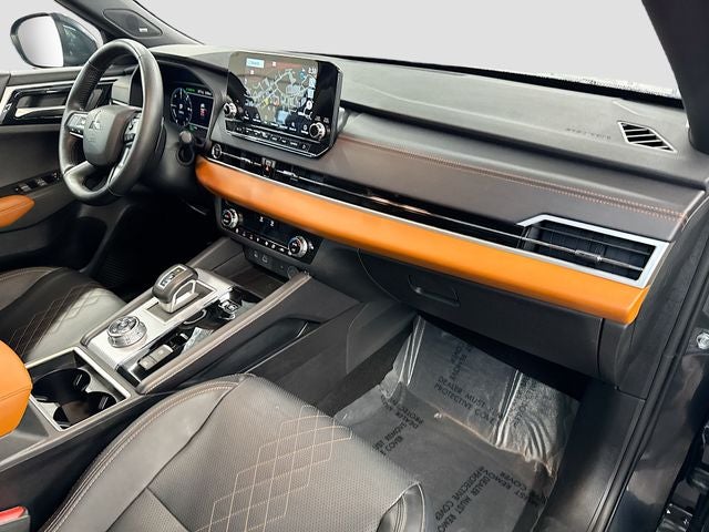 2025 Mitsubishi Outlander PHEV Base