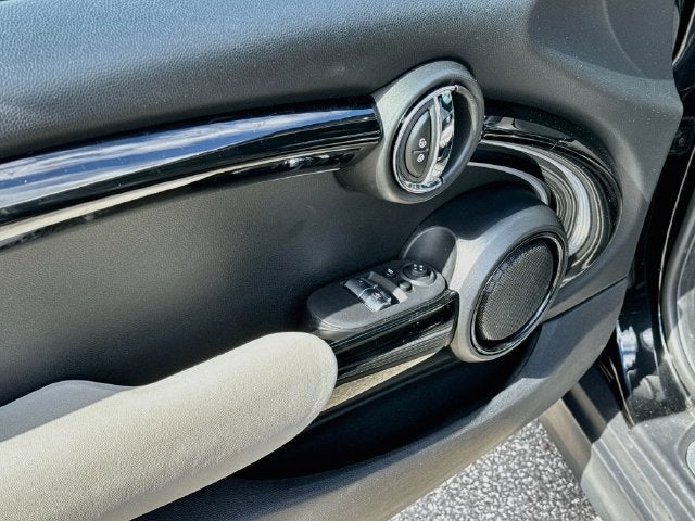2024 MINI HARDTOP 2 DOOR Iconic