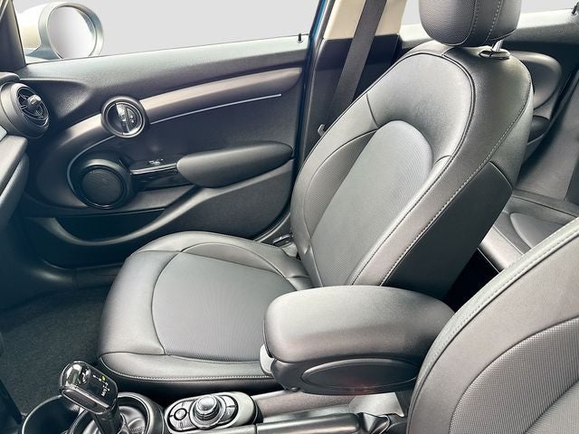 2023 MINI HARDTOP 4 DOOR Base