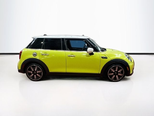 2024 MINI HARDTOP 4 DOOR Iconic