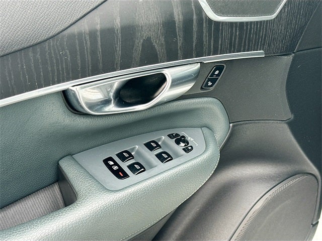 2020 Volvo XC90 T6 Momentum