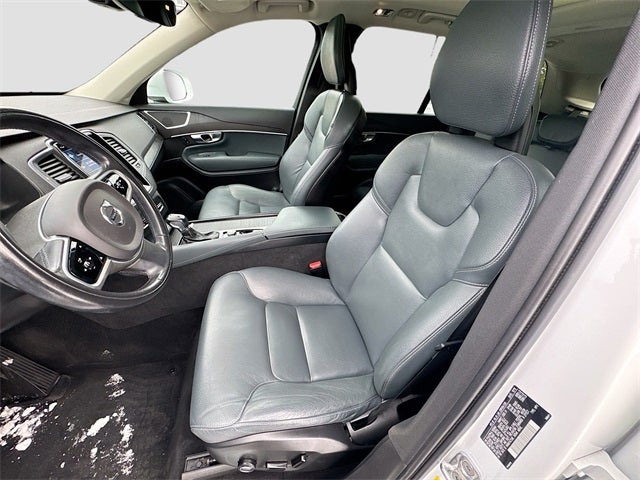 2020 Volvo XC90 T6 Momentum