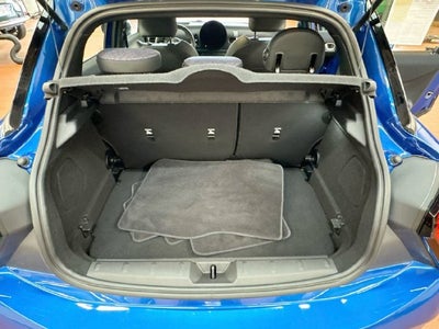2026 MINI 4 DOOR Signature Plus