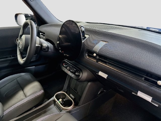 2026 MINI 4 DOOR Signature Plus