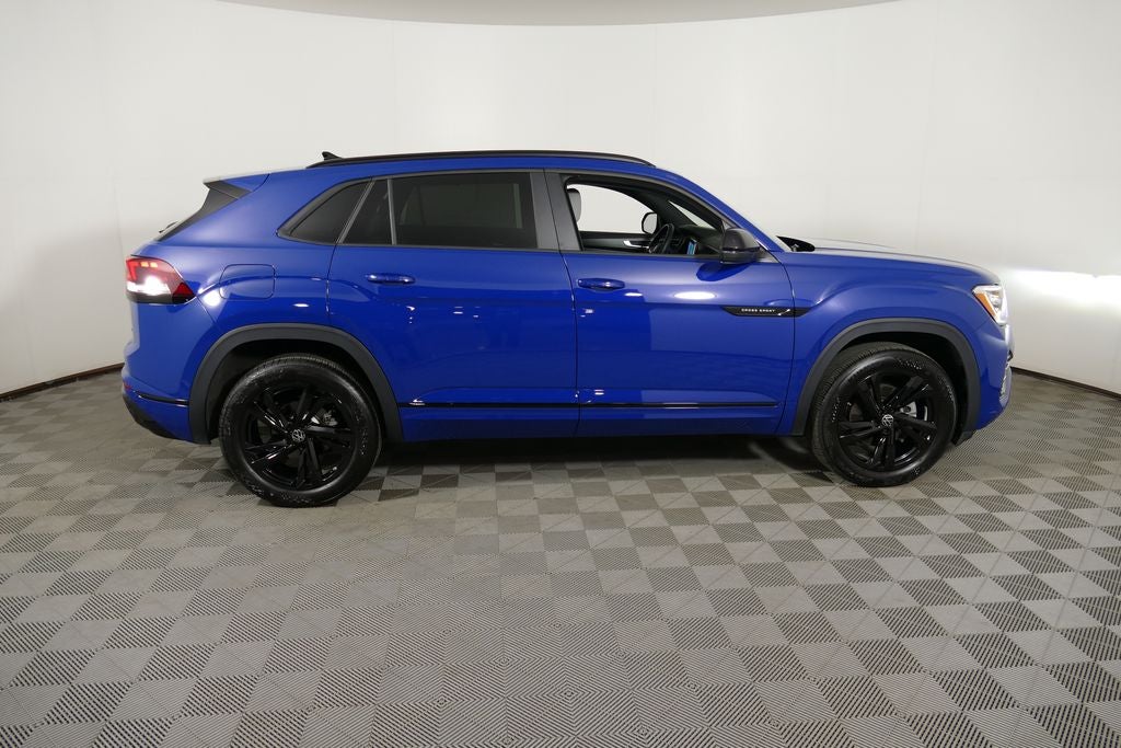 2025 Volkswagen Atlas Cross Sport 2.0T SEL R-Line Black