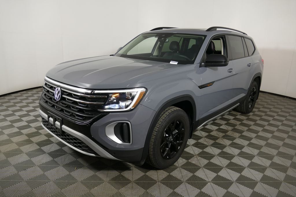 2024 Volkswagen Atlas 2.0T Peak Edition SE w/Technology