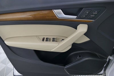 2025 Audi Q5 40 Premium quattro