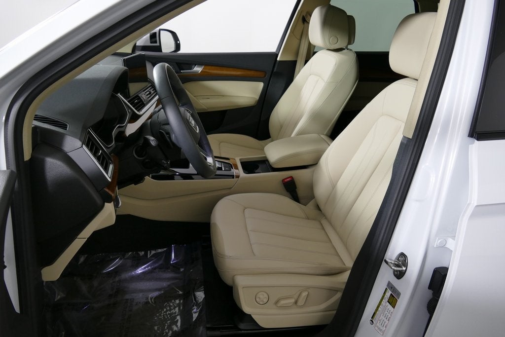 2025 Audi Q5 40 Premium quattro