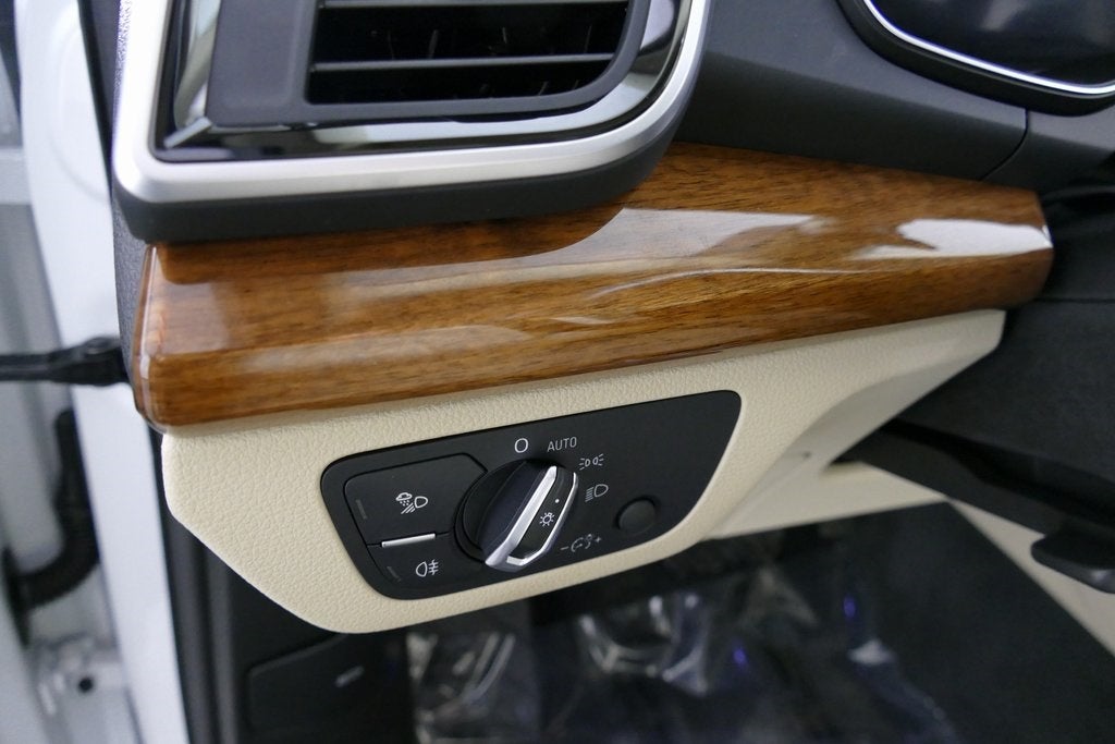 2025 Audi Q5 40 Premium quattro