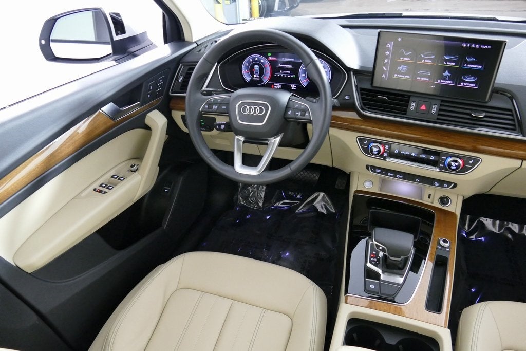 2025 Audi Q5 40 Premium quattro