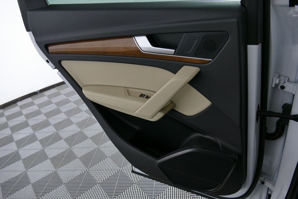 2025 Audi Q5 40 Premium quattro