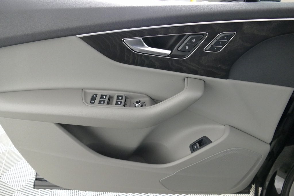 2023 Audi Q7 45 Premium quattro