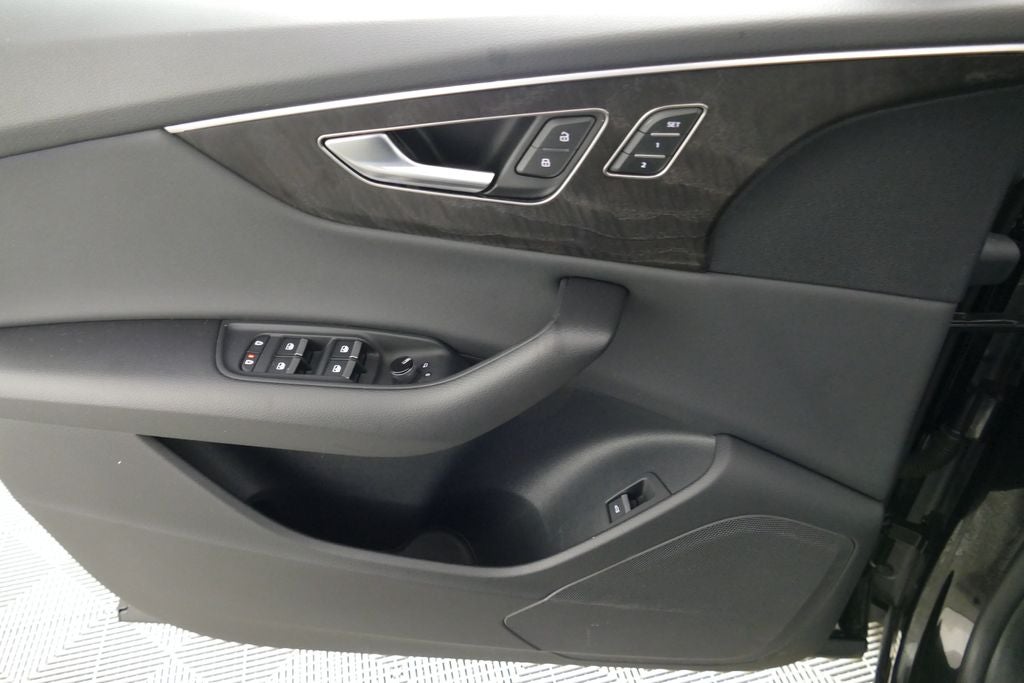 2023 Audi Q8 55 Premium quattro