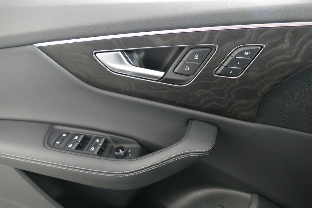 2023 Audi Q8 55 Premium Plus quattro