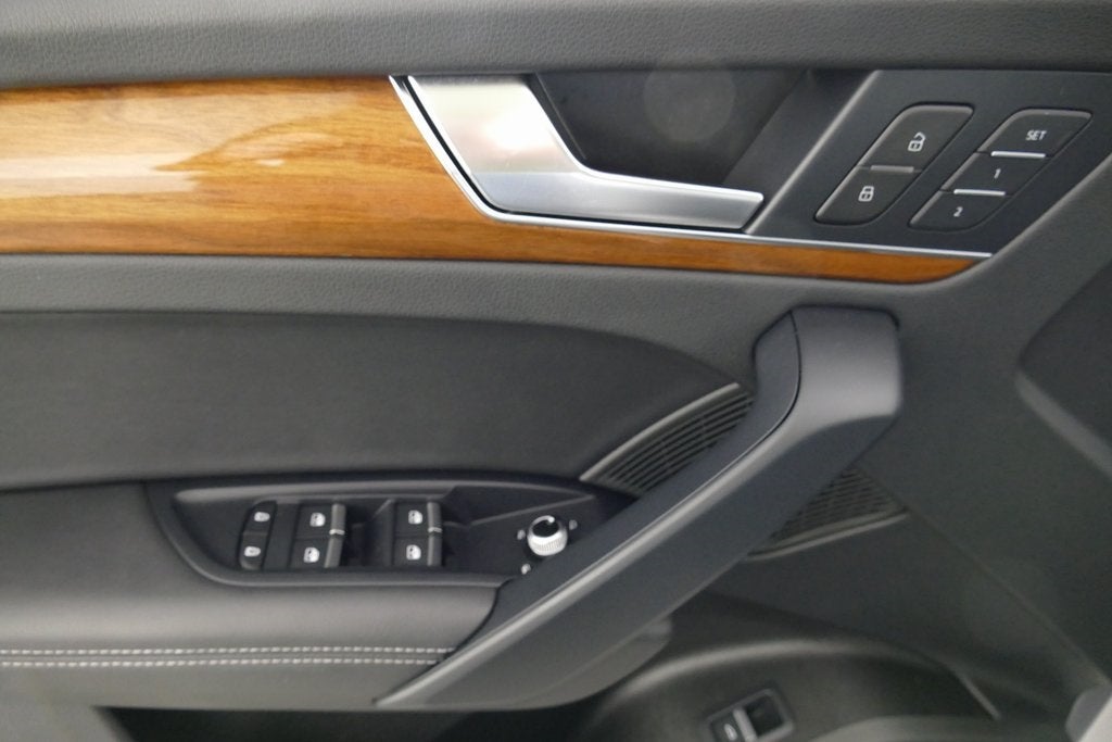 2023 Audi Q5 45 S line Premium quattro