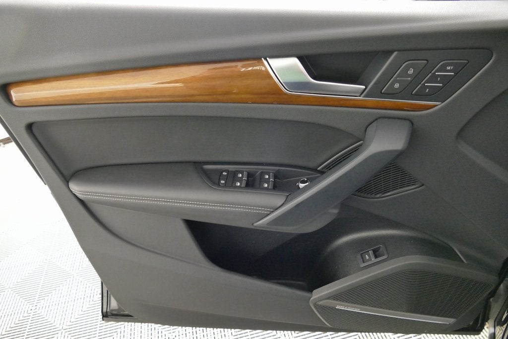 2023 Audi Q5 45 S line Premium quattro