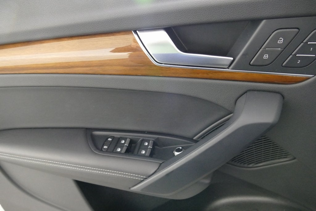 2023 Audi Q5 45 S line Premium quattro