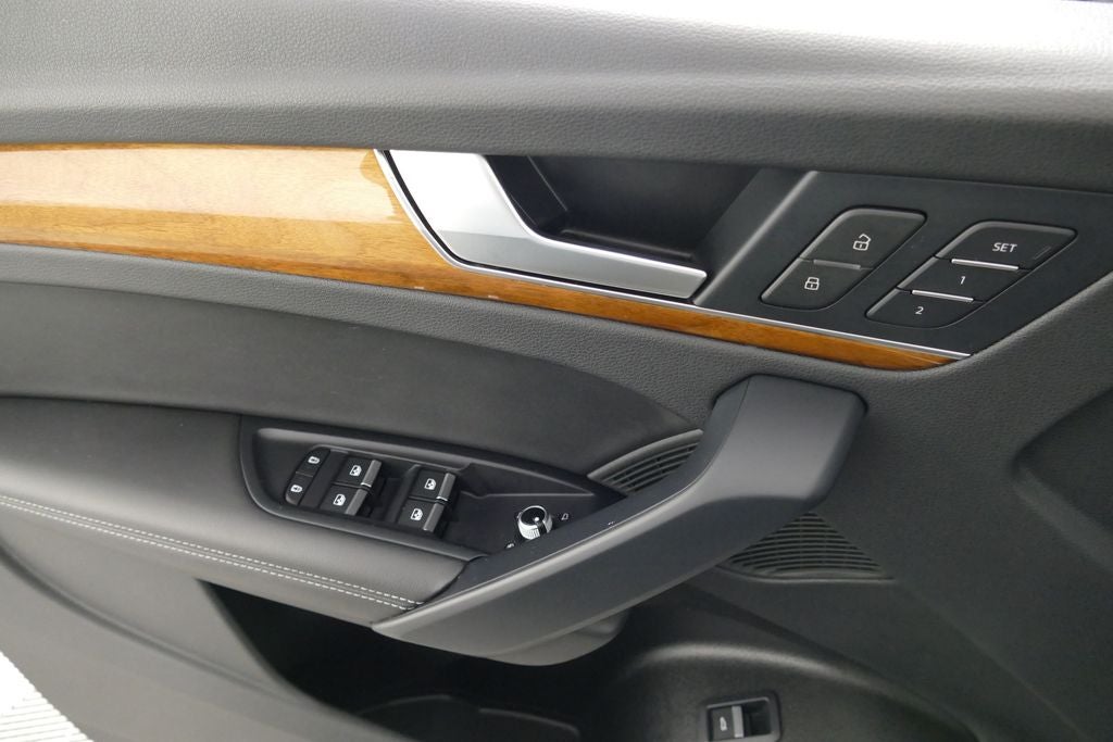 2023 Audi Q5 45 S line Premium quattro