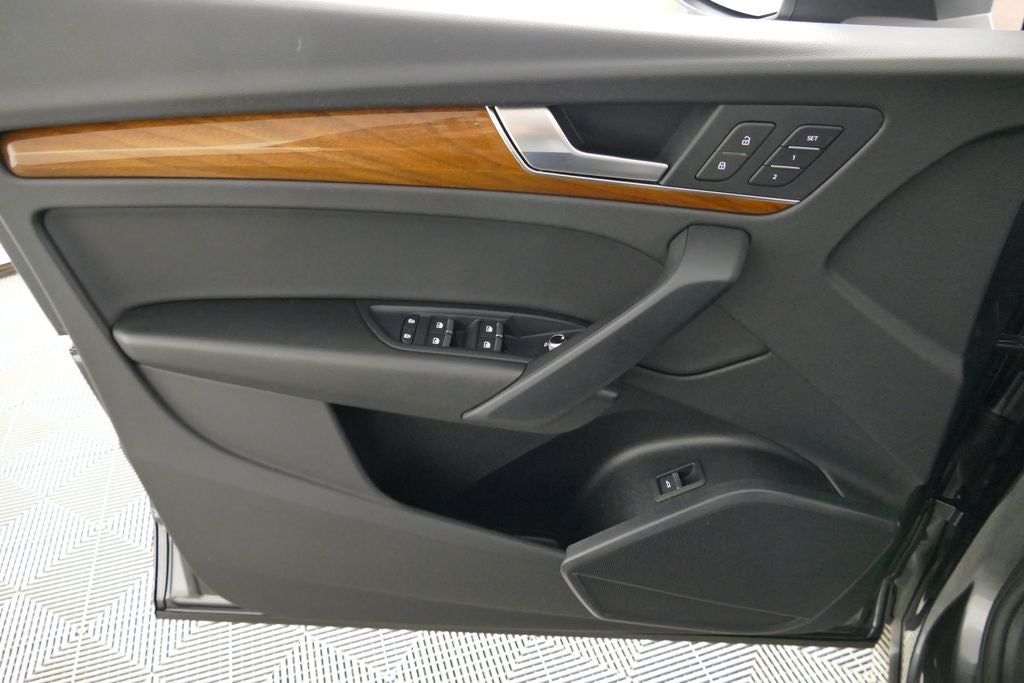 2023 Audi Q5 45 S line Premium quattro