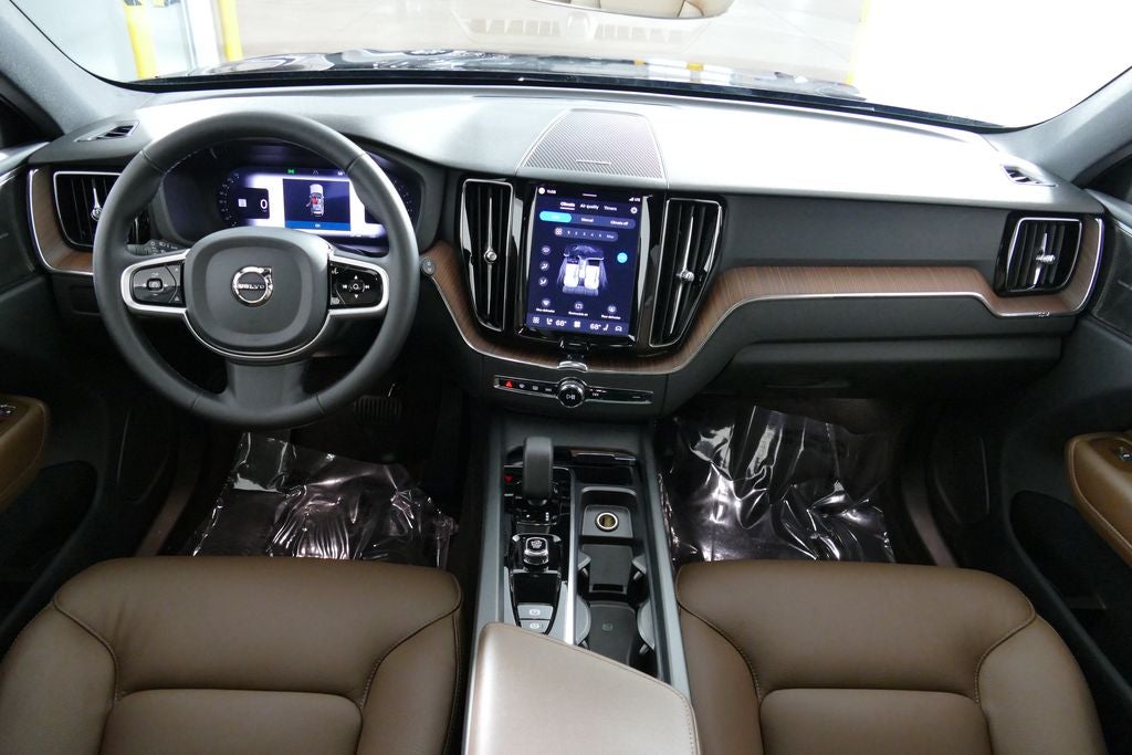 2025 Volvo XC60 B5 Plus