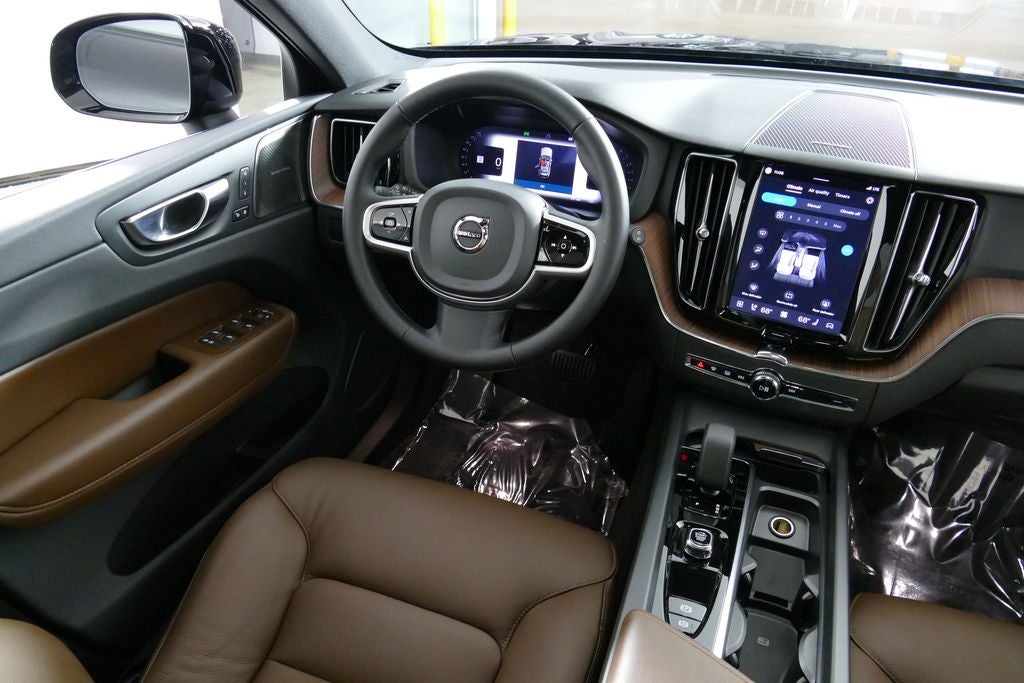 2025 Volvo XC60 B5 Plus