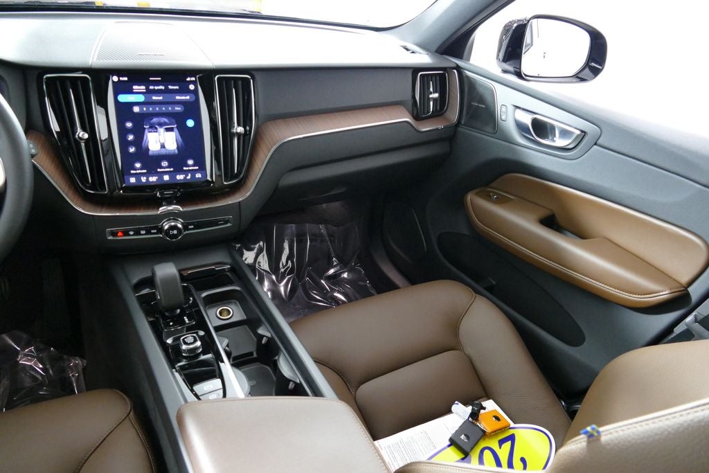 2025 Volvo XC60 B5 Plus
