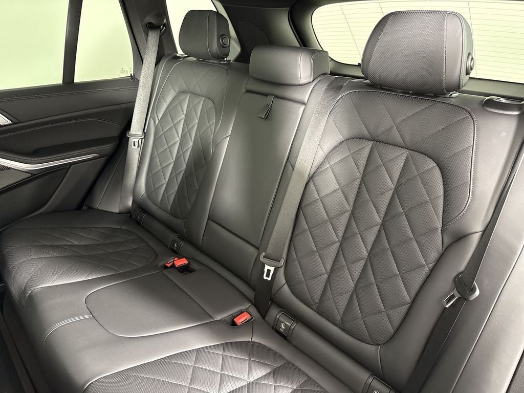 2025 BMW X5 M60i