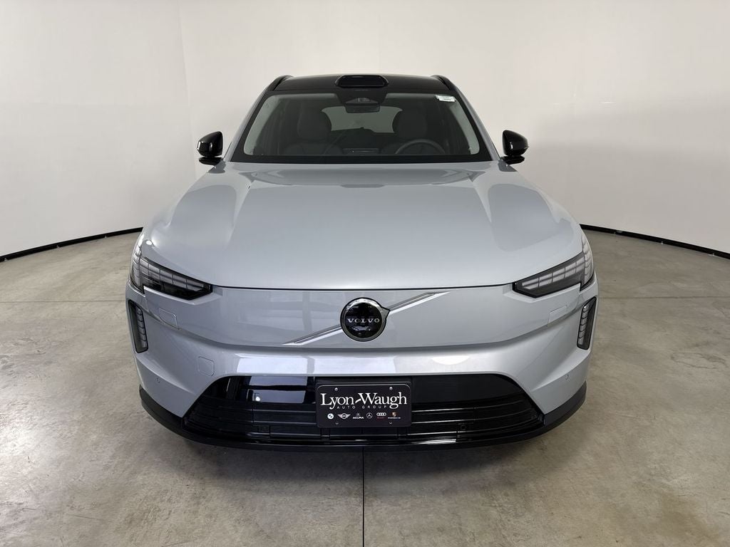 2025 Volvo EX90 Plus