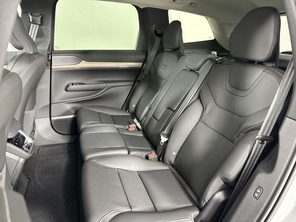 2025 Volvo EX90 Plus