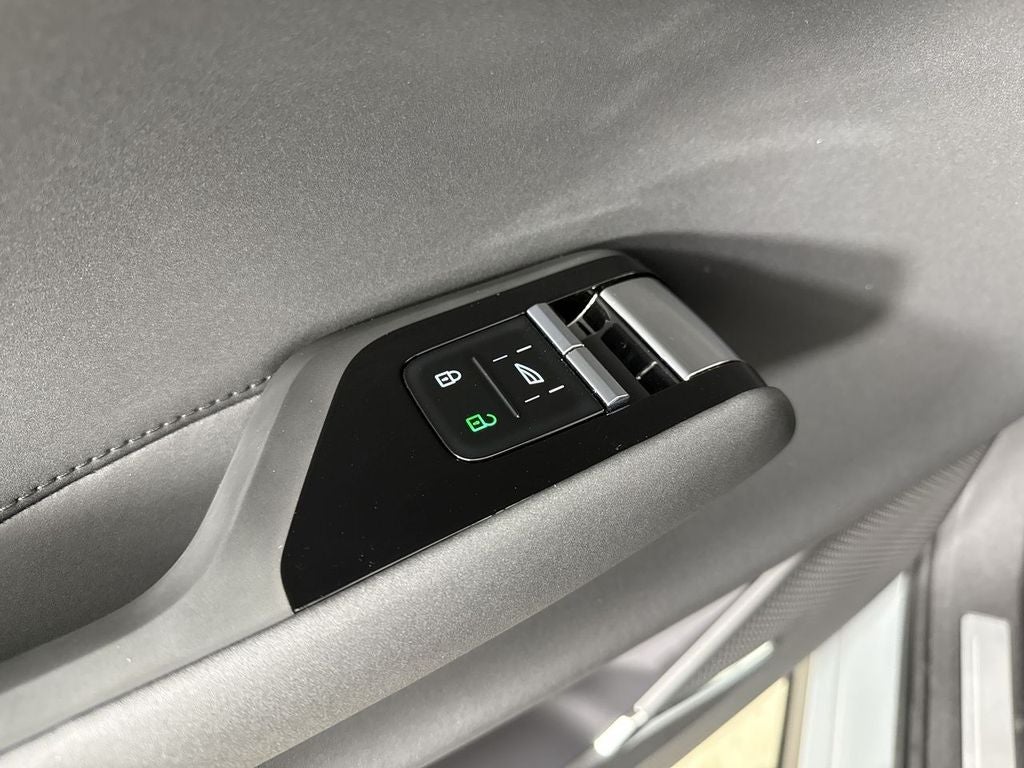 2025 Volvo EX90 Plus